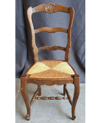 A set of 6 Provincial Ladderback Chairs 