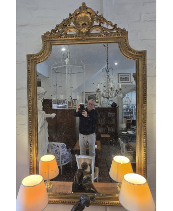 A Neoclassical Mantle Mirror A Neoclassical Mantle Mirror