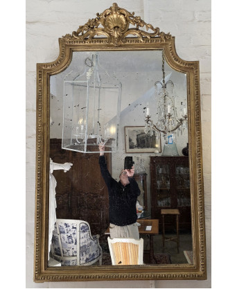A Neoclassical Mantle Mirror 