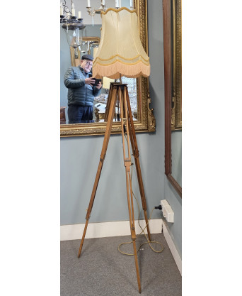 A Theodolite Standard Light A Theodolite Standard Light