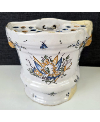 An 18th century French 'Bouquetière' Vase
