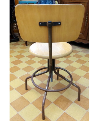 An Architect’s Swivelling Chair An Architect’s Swivelling Chair