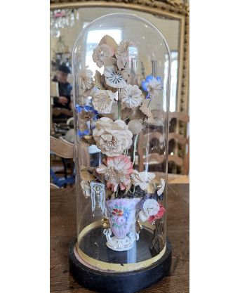 A French 'Globe de Mariée'