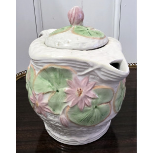 A Water Lilly Teapot