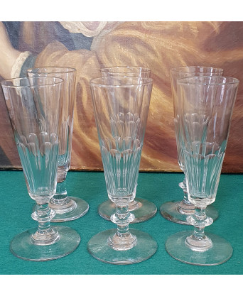 A set of 6 Champagne Flutes A set of 6 Champagne Flutes