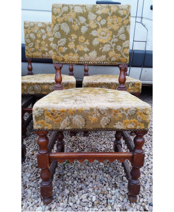 A set of 4 (+1) French Louis XIV Dining Chairs A set of 4 (+1) French Louis XIV Dining Chairs