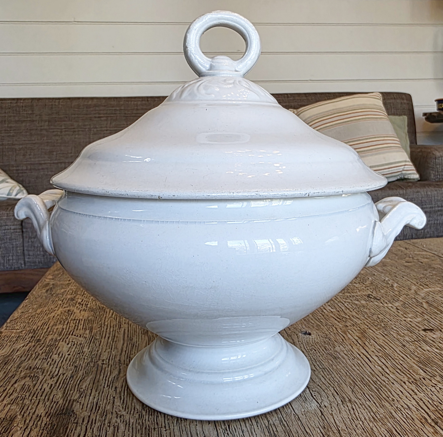 Uureen Miguel Meirelles Antiques - A French Soup Tureen