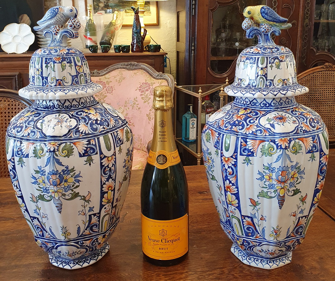Trois Vases De Delft Vers 1675 H:46 Et 42 Cm
