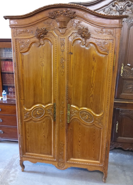 An Armoire de Mariage